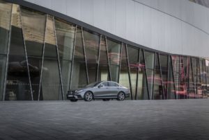Mercedes-Benz E 300 e 2019 гибрид седан